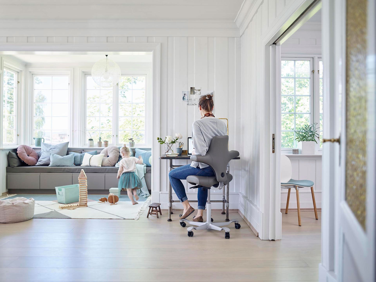 HÅG Capisco 8106 Saddle Seat Chair