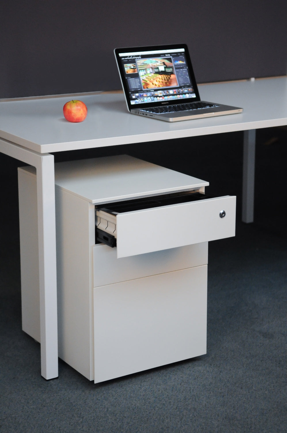 Formetiq Cube Mobile Steel Pedestal